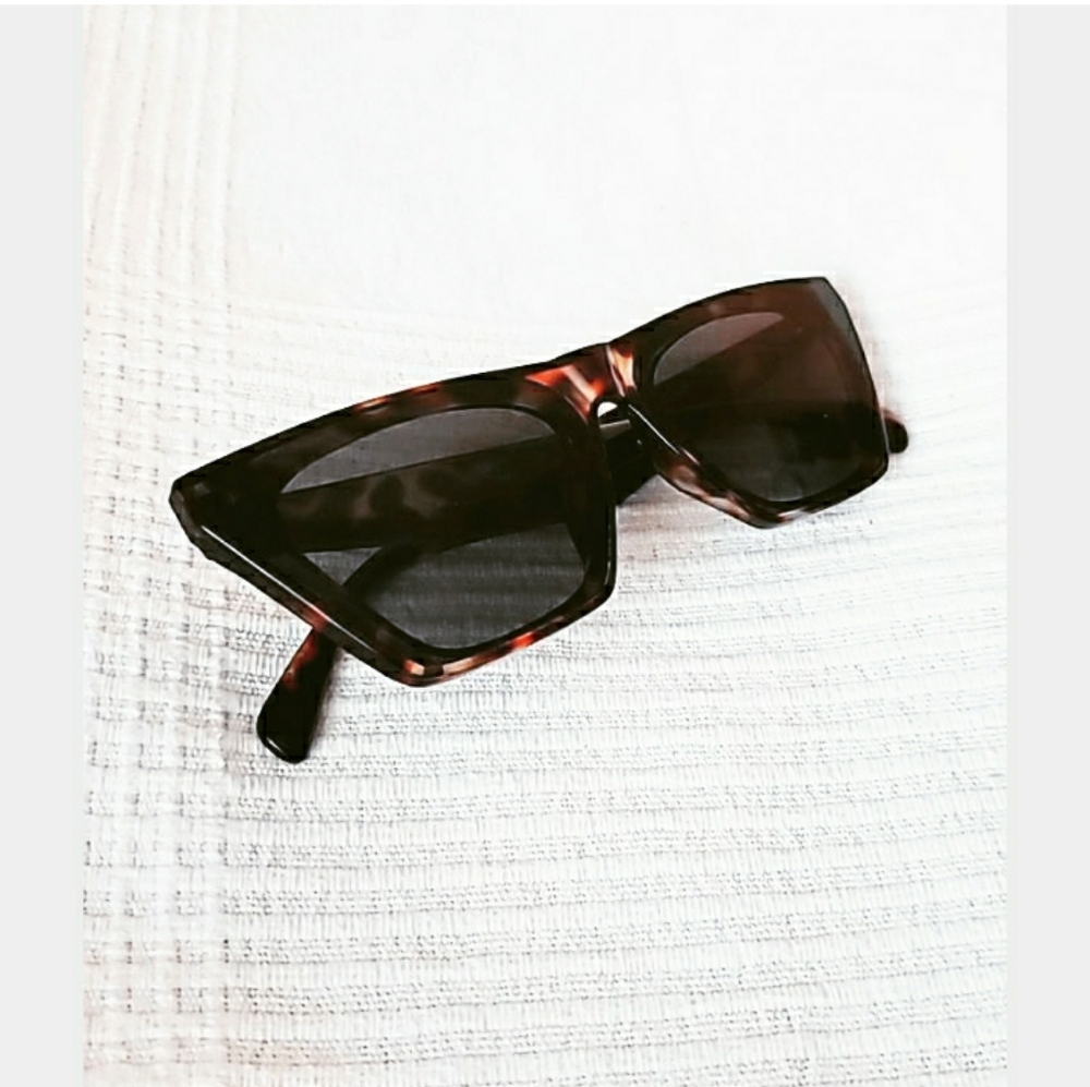 Tortoise sunglasses - Picture 2 of 2